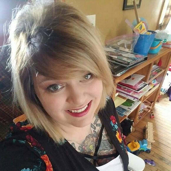 Meet your Posher, Erin - Picture 1 of 1